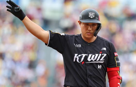 KT 황재균, 현역 은퇴 결정…20년 프로 생활 마무리