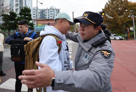 수능일, 전국 맑고 포근…큰 추위 없지만 아침엔 약간 쌀쌀