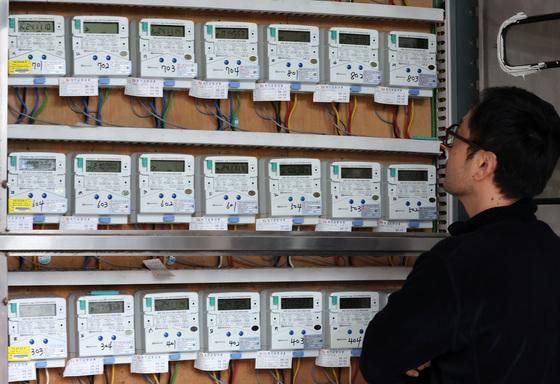 한전 매출 97.4조 '사상 최대', 영업익도 62% 늘었다 (상보)