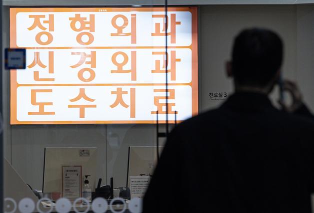 "월급 빼고 다 오른다"…내년 내 실손보험료 얼마나 오를까?