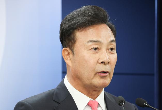 '급성 심근경색' 쓰러졌던 김성제 의왕시장, 일반병동으로 옮겨