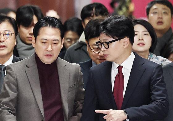 장동혁 "내부의적 1명" 한동훈 "날 찍어내라"…친윤도 우려