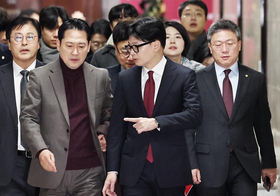 지선 길목서 계파갈등 커지는 국힘…민주 잰걸음에 위기감