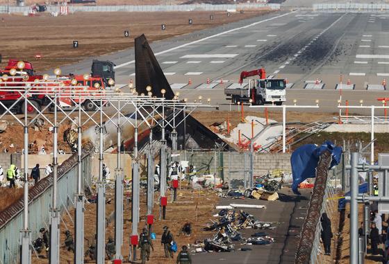 제주항공 참사 1년, 재발 방지 어디까지…신규기 확대·방위각 개선