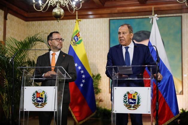 러 외무 "美 '원유 해상봉쇄' 조치에 우려…베네수엘라 전폭 지지" 