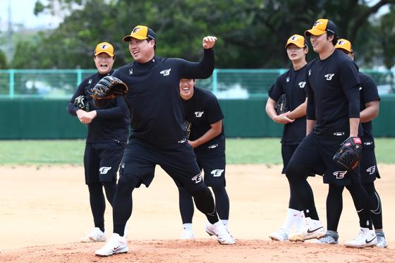 겨울잠 깬 프로야구, 스프링캠프 시작…다음주부터 릴레이 출국