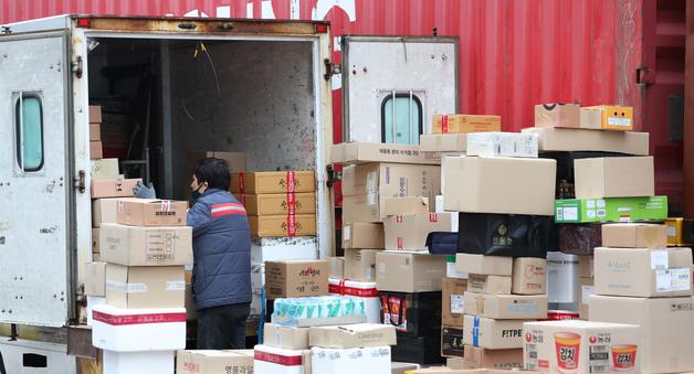 "새벽배송 없어도 된다"…직장인 67% '야간 노동 제한' 찬성