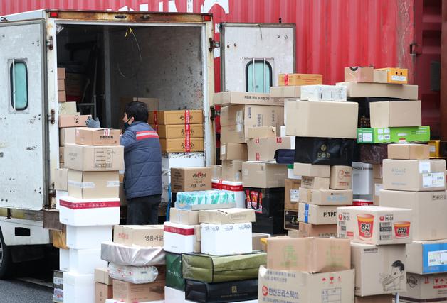 "새벽배송 없어도 된다"…직장인 67% '야간 노동 제한' 찬성