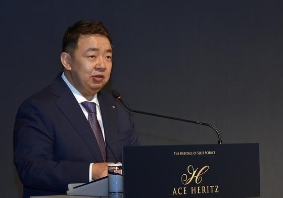 안성호 에이스침대 대표, 두 아들에 지분 20% 증여…700억 규모