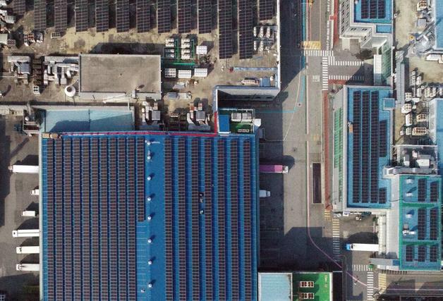 李 '햇빛연금' 언급에 …HD현대에너지솔루션, 장초반 8.3%↑[핫종목]