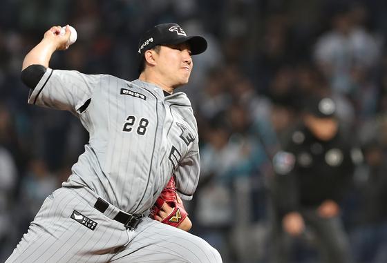 '통합 우승' LG, 투수 장시환·포수 김민수 영입