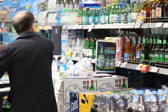 "술 소비 역대 최저"…주류업계 불황에도 나홀로 성장한다는 '이것'