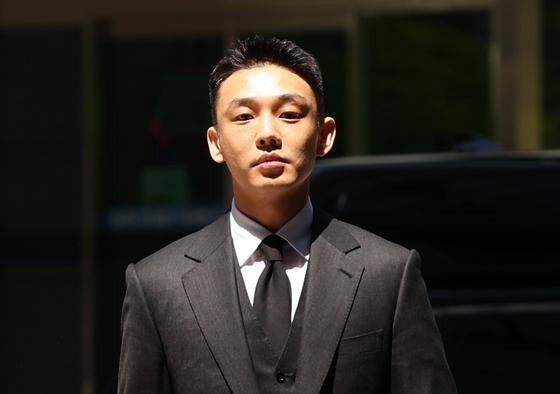 유아인 '호프' 시사회 등장…장재현 동행에 복귀설 놓고 또 갑론을박 [N이슈]