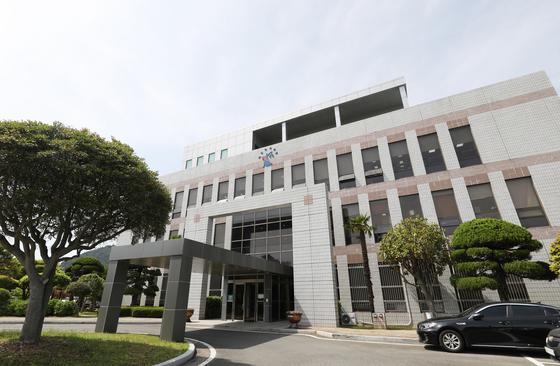 납품·계약 편의 뇌물 받은 거제시 공무원 실형