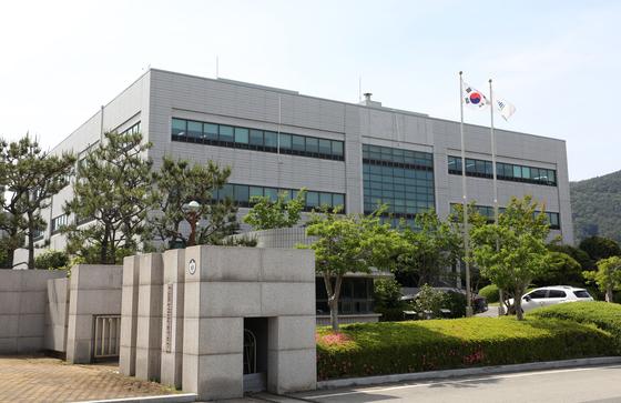 검찰, '불법 여론조사 의뢰' 거제시의원에 징역 1년 구형