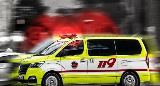 빗길 달리던 시외버스, 가드레일 뚫고 5m 추락…4명 중경상