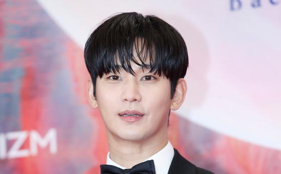  김수현, 1년 만에 활동 재개…7월 패션 브랜드 광고 촬영