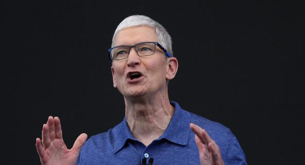 팀 쿡, 내년 중으로 물러날 듯…애플, 승계 계획 본격화