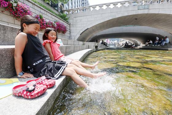 [뉴스1 PICK]대부분 지역 폭염특보…장마 시작된 제주는 폭우