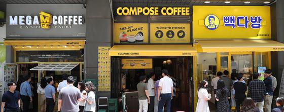 "커피만으론 한계"…칼국수 1만원 시대, 메가커피 4400원 '김볶밥' 승부수