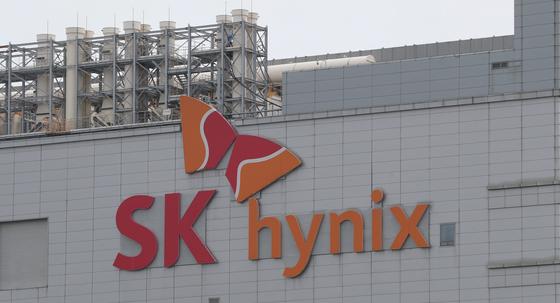 연봉 1억이면 성과급 1억4800만원…SK하닉 '2964%' 쏜다   