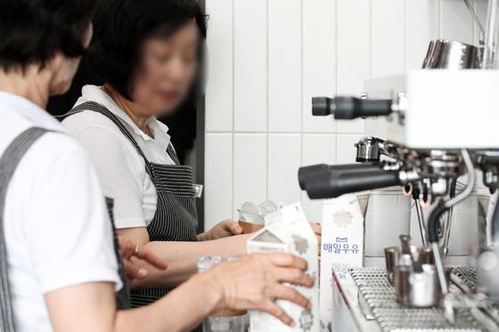 65세 이상 10명 중 4명이 근로자…교류저조층 한달간 11명과 통화