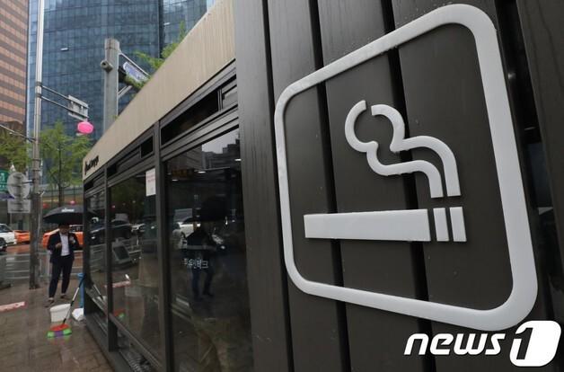 "설 곳 잃는 흡연자"…금연구역 확대, 흡연부스 설치 '동상이몽'