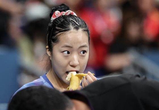 마음씨 착한 '삐약이' 신유빈, 계약서 사인 전 "기부해도 돼요?"