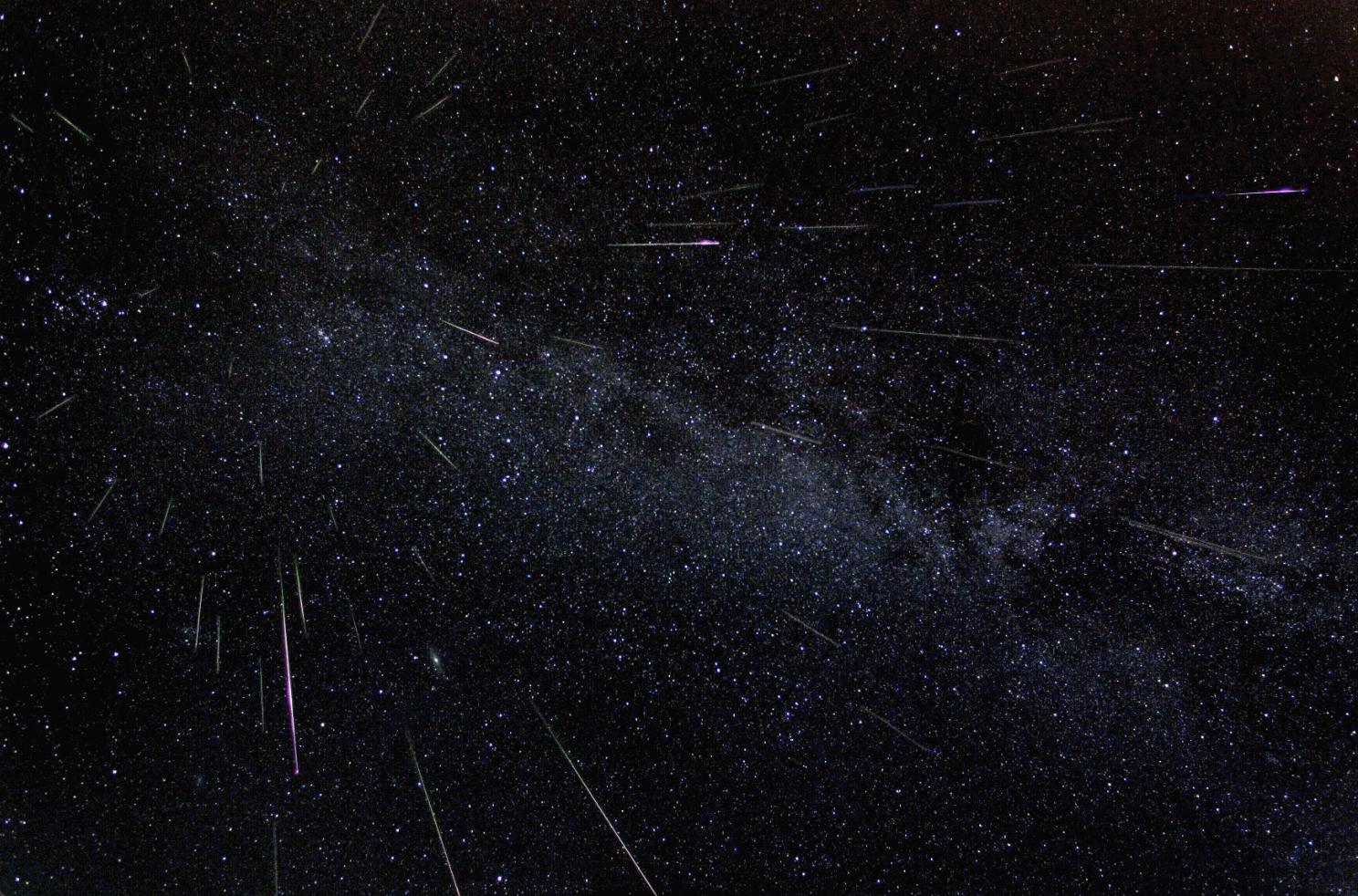  5일 충북 충주고구려천문과학관은 오는 10일 밤부터 15일 새벽까지 우주쇼가 펼쳐진다고 밝혔다. 사진은 페르세우스자리 유성우.(고구려천문과학관 제공)2024.8.5/뉴스1