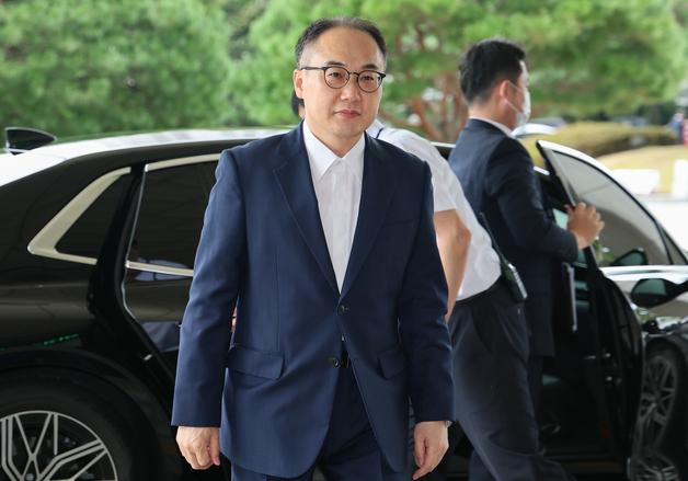 尹·김건희 보낸 문자 속 '개긴 검찰총장' 어떻게 됐나[이승환의 로키]