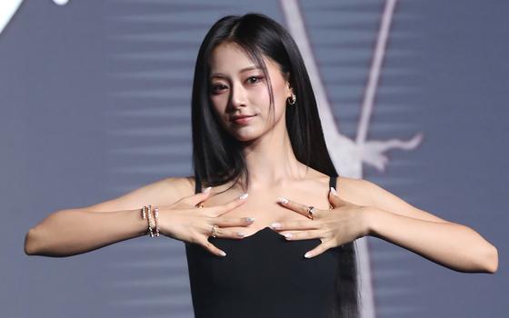 "쯔위 부모가 대만서 엔터 차렸다"…11년 동거 JYP 떠난 이유 '추측' 무성
