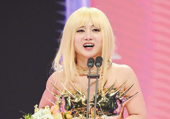 박나래, 새벽까지 6시간 2차 경찰 조사…매니저는 미국에