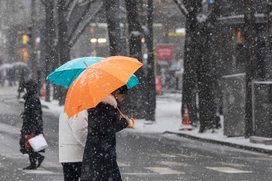 새벽부터 서울에 1~3㎝ 눈…오후 11시 강설 대응 1단계 발령