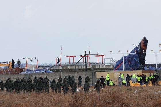 "무안 여객기 참사는 가짜" 허위 영상 유튜버 2명 혐의 부인