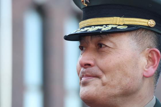 박정훈은 '전광석화'·계엄 장성은 '하세월'…보직해임도 차별하나