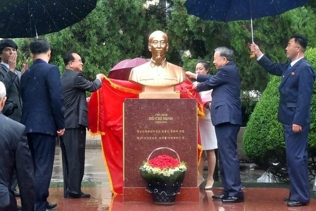 북-베트남, 수교 75주년 기념해 친선 과시…사진전시회 개최