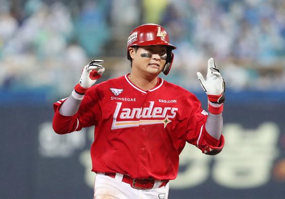 '고명준 3점포+철벽 계투' SSG, 두산 6-0 제압…6연패 탈출