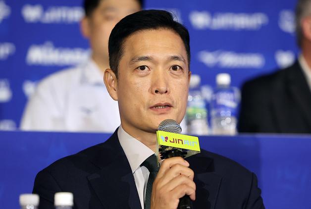 '창단 첫 10연패' 삼성화재 김상우 감독, 자진사퇴