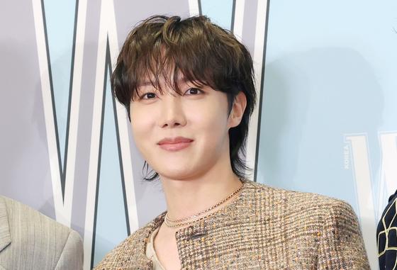 BTS 제이홉, 생일 맞아 총 3억 5천 기부…"아미 덕분에 좋은 일"