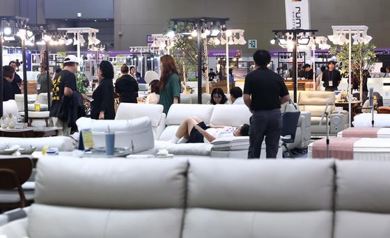 리클라이너 끼임 주의…국표원, 안전 캠페인 전개