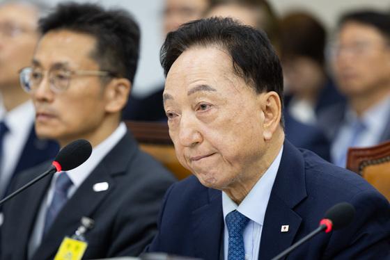 김철수 적십자사 회장 사의…"새까만 사람" 인종차별 발언 물의