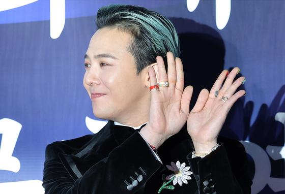 [뉴스1 ★]지드래곤 “눈이 오는 것 같다”… 감성 물든 레드카펫 