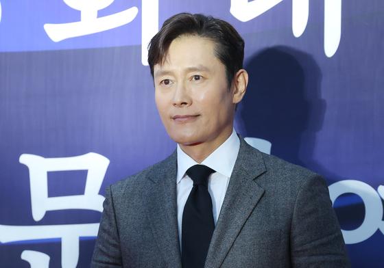 이병헌, 13년 만에 '올해를 빛낸 영화배우' 1위 탈환…2위 마동석