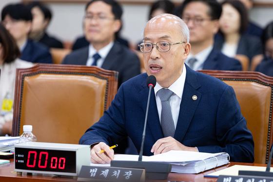 조원철 법제처장, 李대통령 '무죄' 발언 논란에 "죄송"