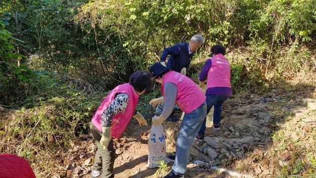 "클린농촌 함께 만들어요"…농식품부, 농어촌 쓰레기 수거 사업 지원