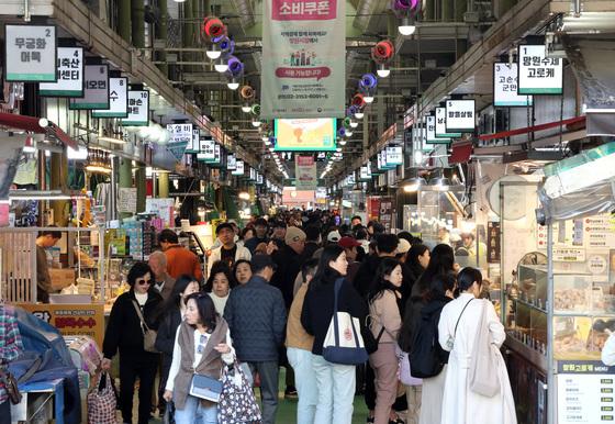 한은 "민간소비 장기·점진 회복 진입…반도체 쏠림에 파급력은 예전 못해"