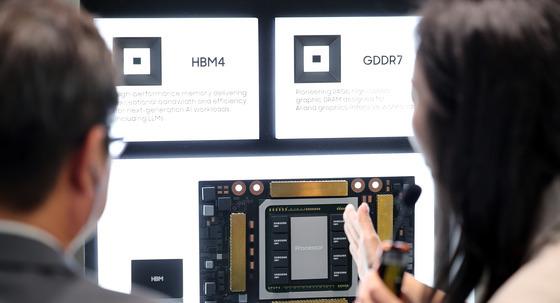 삼성전자, 설 직후 HBM4 세계 첫 양산…'D램 왕좌' 탈환 시작