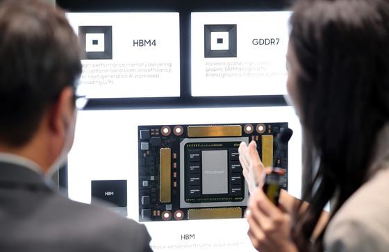 삼성전자, 설 직후 HBM4 세계 첫 양산…'D램 왕좌' 탈환 시작