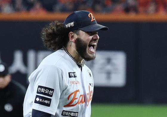 'KBO MVP' 폰세, MLB 토론토와 계약 임박…3년 440억원 규모