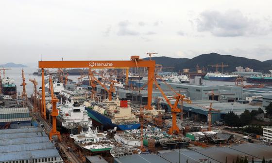 내년 외국인력 도입 8만명으로 축소…조선업 전용 쿼터 종료